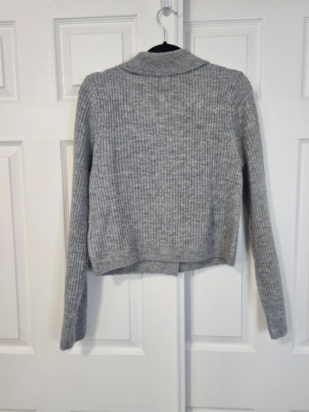 GAP Gray Fitted Button-Front Ribbed Collared Cardigan Sweater - Picture 6 of 8